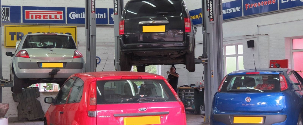 Meersbrook Service Station - vehicle ramp